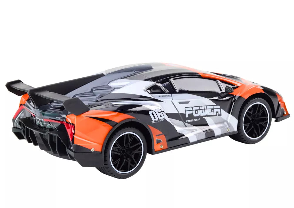 Nuotoliniu būdu valdomas sportinis automobilis