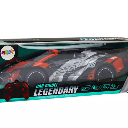 Nuotoliniu būdu valdomas sportinis automobilis