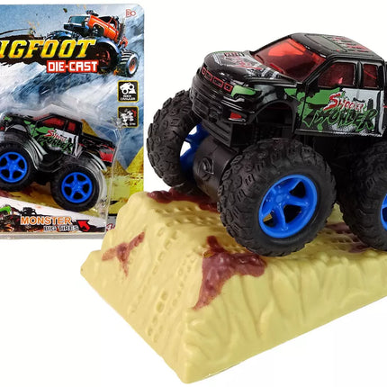 Sunkvežimis monstras su rampa