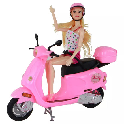 Lėlė su motorolerio komplektu.
