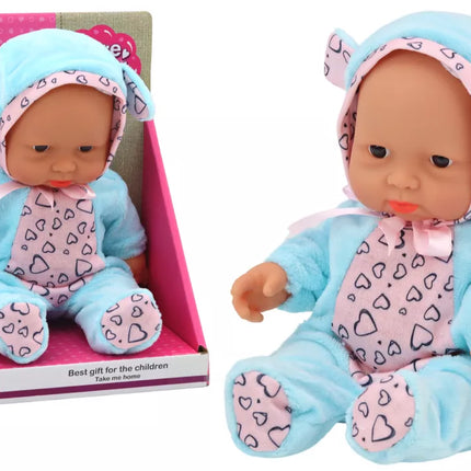 Maža lėlė kūdikis su mėlynais rūbais