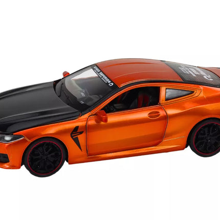 Oranžinis sportinis automobilis