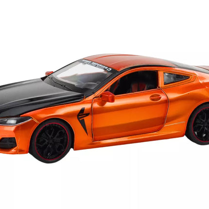 Oranžinis sportinis automobilis