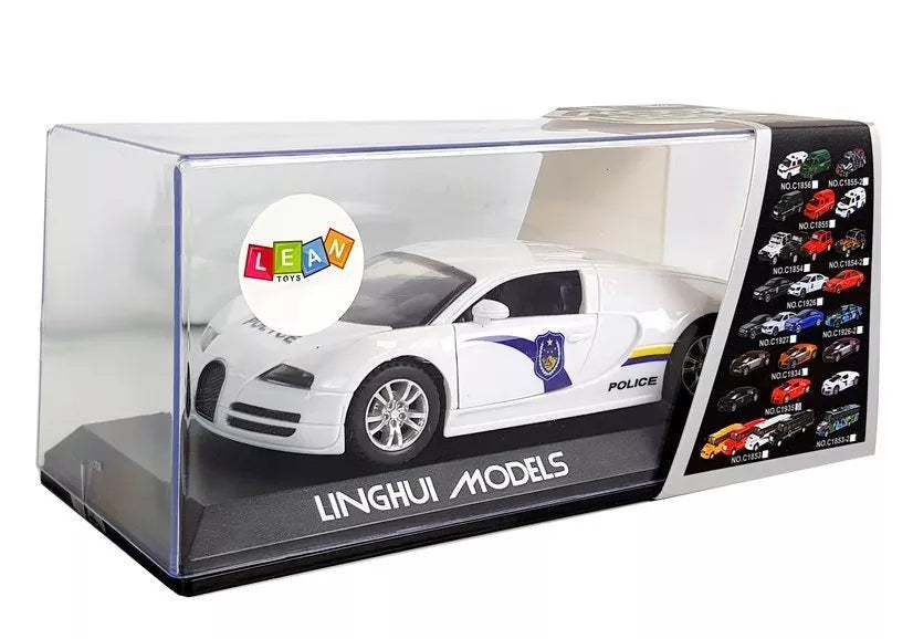 Baltas sportinis policijos automobilis