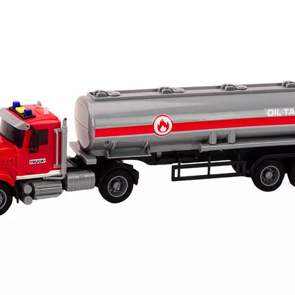 Raudonas sunkvežimis su cisterna