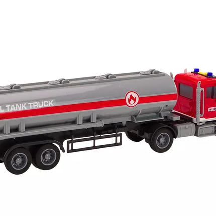 Raudonas sunkvežimis su cisterna