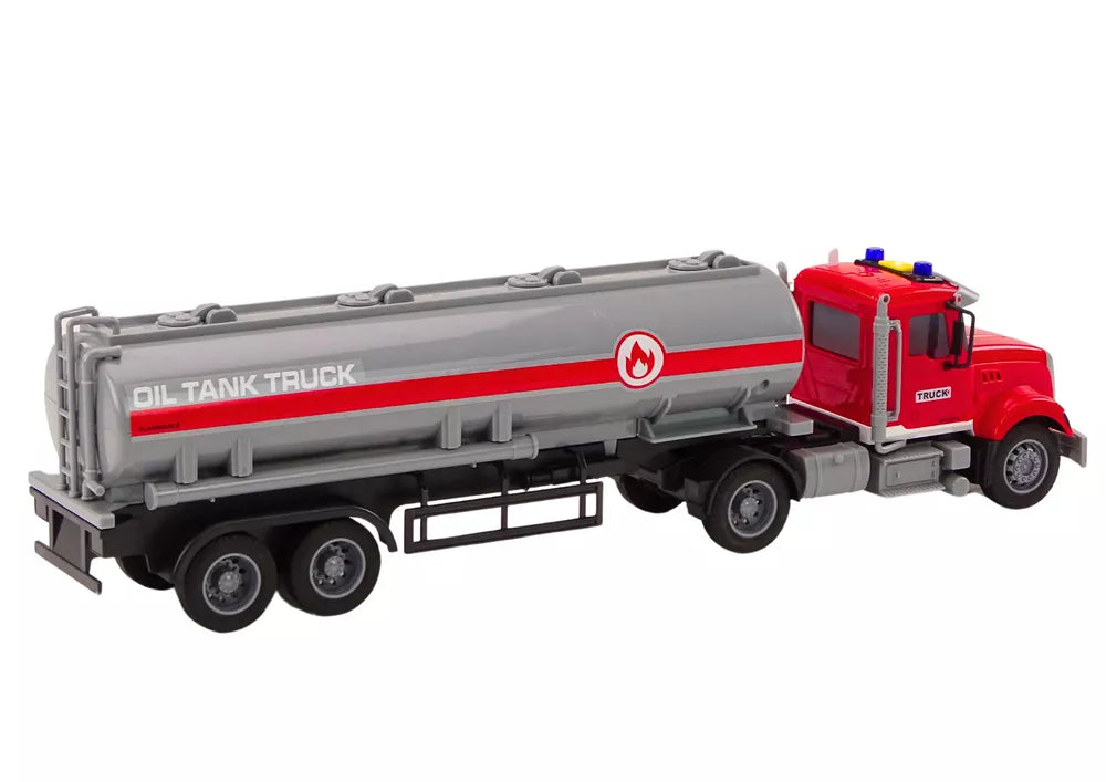 Raudonas sunkvežimis su cisterna