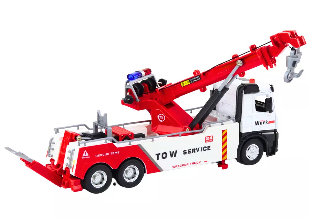 Baltas sunkvežimis su kranu