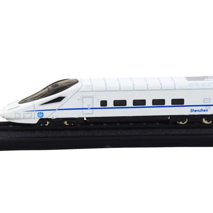 Baltas metalinis traukinio vagonas 1:48