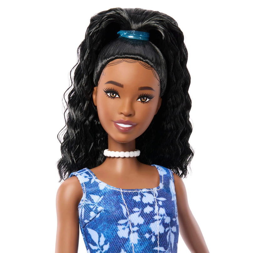BARBIE FASHIONISTAS lėlė madistė mėlyna suknele (JJN61)