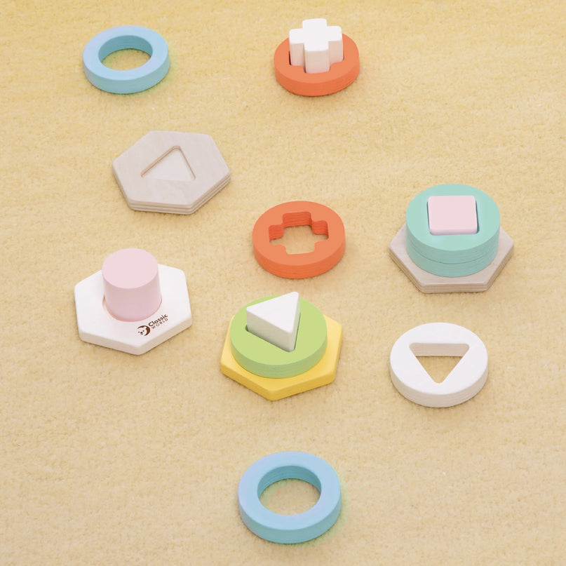 Classic World Montessori formų rūšiuoklis – geometrinių figūrų piramidė