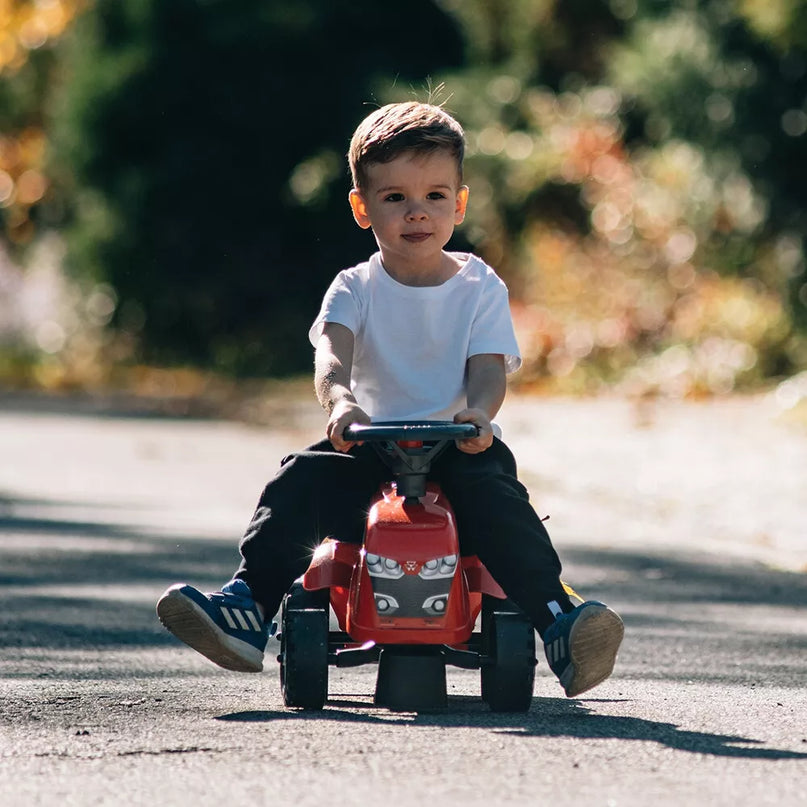 Falk Baby Massey Ferguson traktoriukas–stumdukas su priekaba, įrankiais ir lipdukais