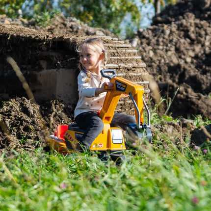 Falk Super Builder ekskavatorius–stumdukas su priekaba ir smėlio įrankiais