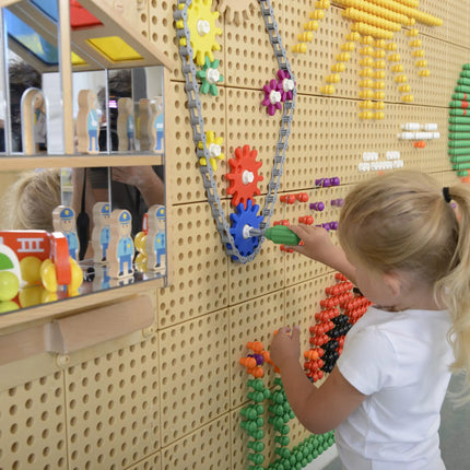 MASTERKIDZ Krumpliaračių ir grandinės sieninė lenta 79 vnt. – kurkite savo mechanizmą