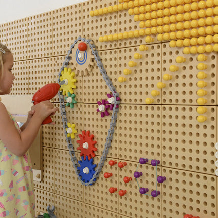 MASTERKIDZ Krumpliaračių ir grandinės sieninė lenta 79 vnt. – kurkite savo mechanizmą