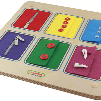 MASTERKIDZ Montessori sieninė lenta su atidarymo ir uždarymo užraktais, slankikliais ir sagomis