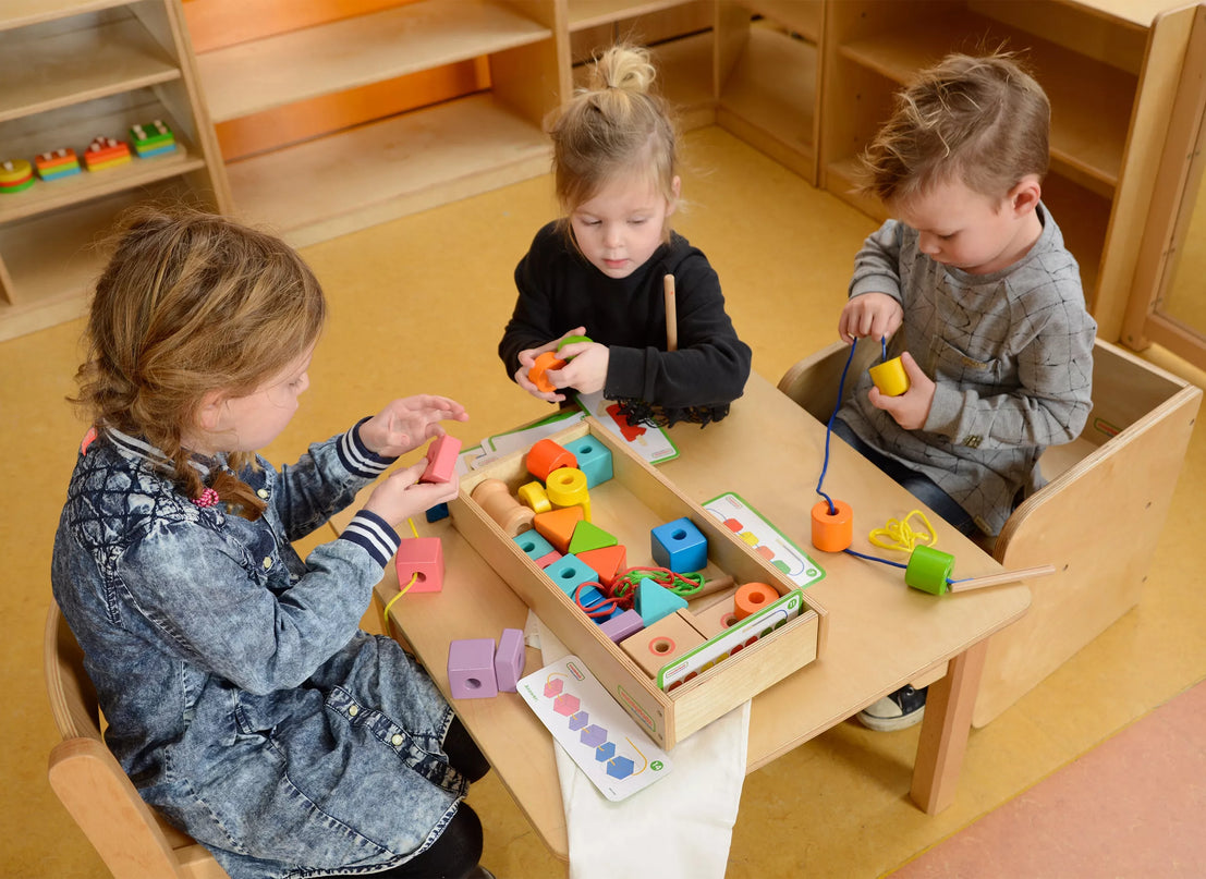 Masterkidz didelis medinis Montessori virvelių vėrimo žaislas