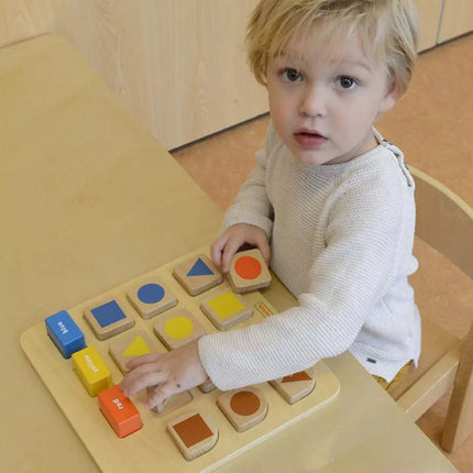 Edukacinis žaidimas formų ir spalvų rušiuotojas