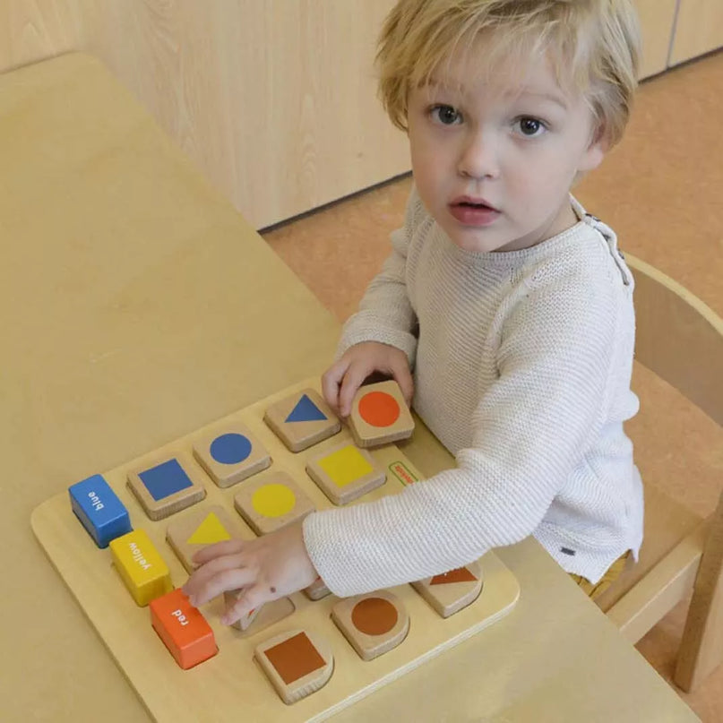 Edukacinis žaidimas formų ir spalvų rušiuotojas