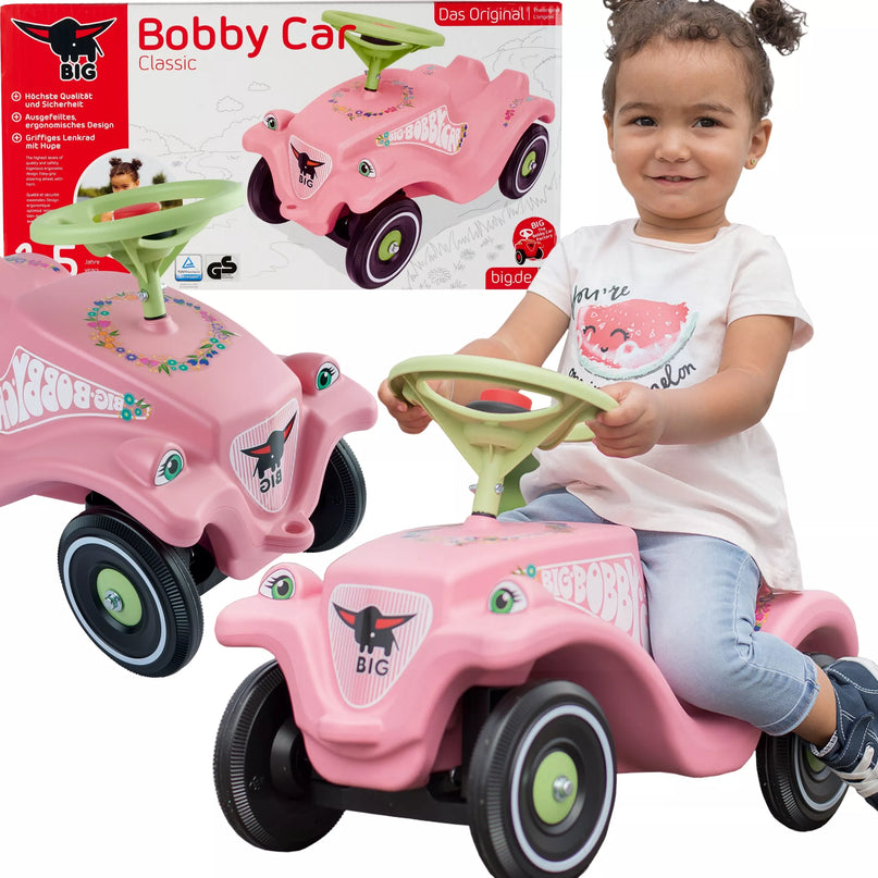 Rožinis paspiriamas automobilis