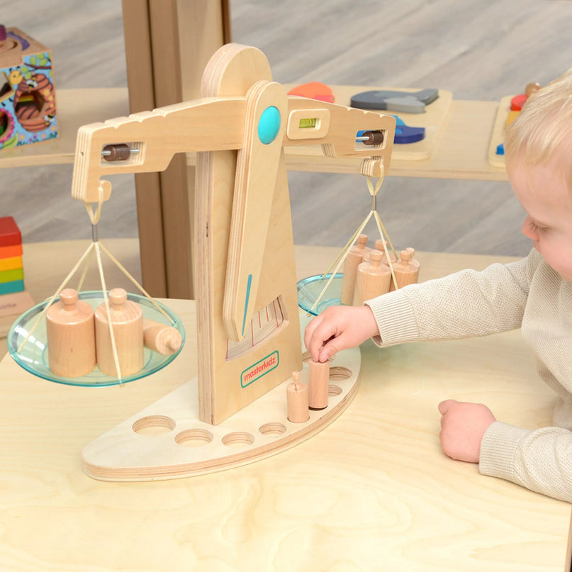Masterkidz medinės balansinės svarstyklės su 10 svarelių