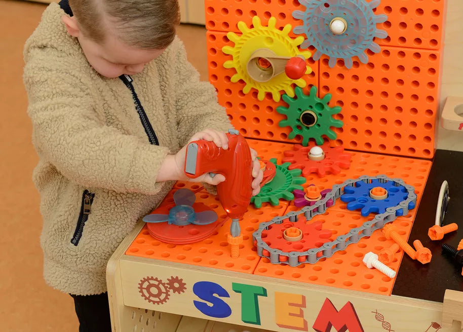 „Masterkidz“ medinės dirbtuvės XXL Montessori STEM su įrankiais ir priedais.