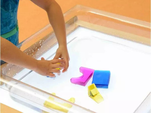 Masterkidz kvadratinis akrilinis konteineris – tvirtas, skaidrus ir universalus sensoriniams žaidimams