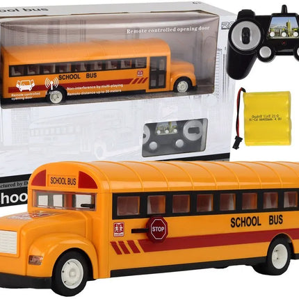 Geltonas nuotoliniu valdomas mokyklinis autobusas