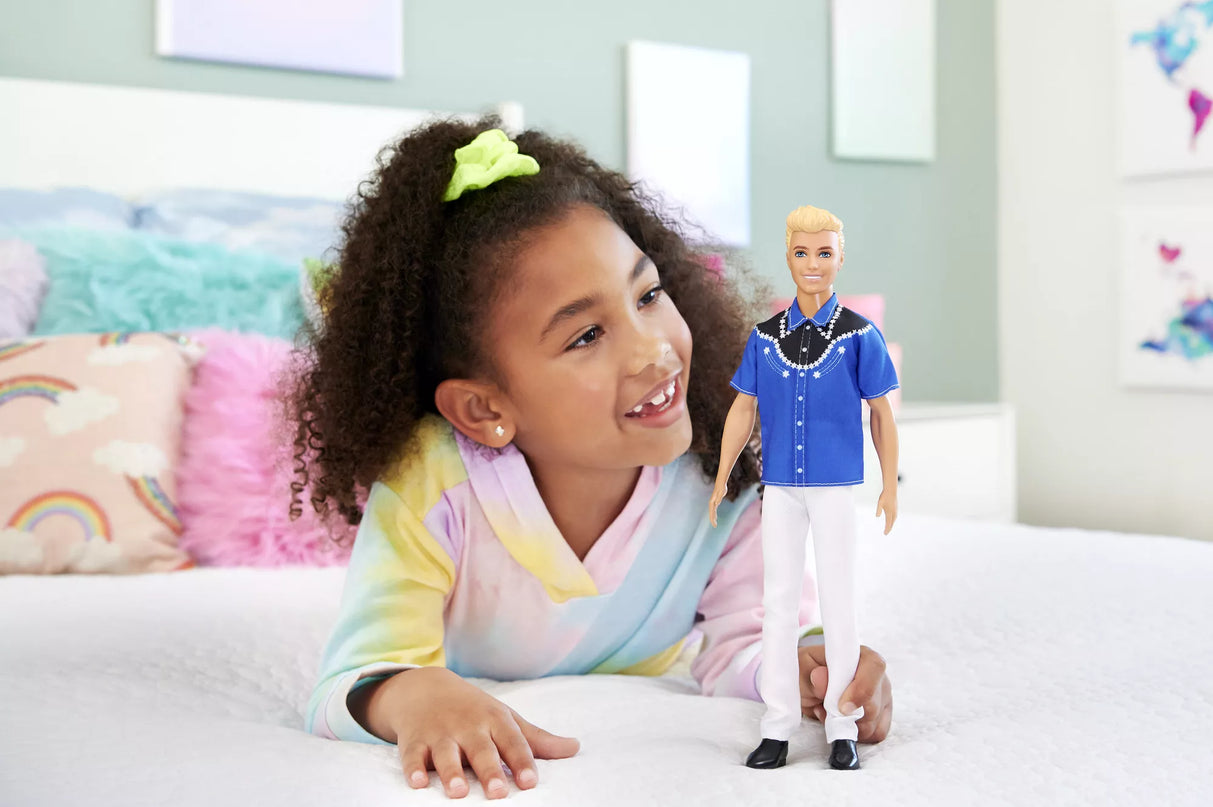 BARBIE Kenas madistas baltomis kelnėmis (HRH25)