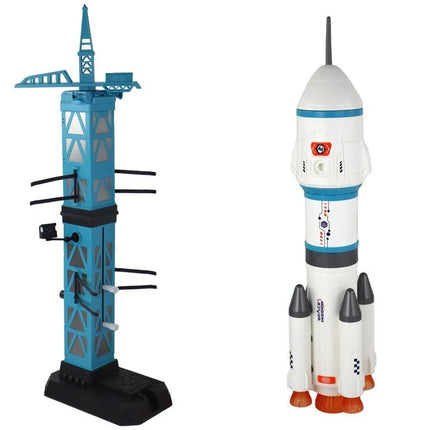 Kosminė raketa su paleidimo bokštu ir astronautais