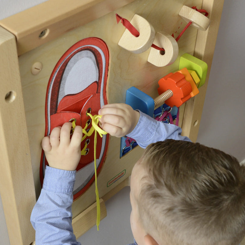 Masterkidz medinė edukacinė lenta „Rišimas, varstymas ir spalvotos formos“