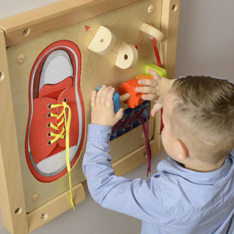 Masterkidz medinė edukacinė lenta „Rišimas, varstymas ir spalvotos formos“