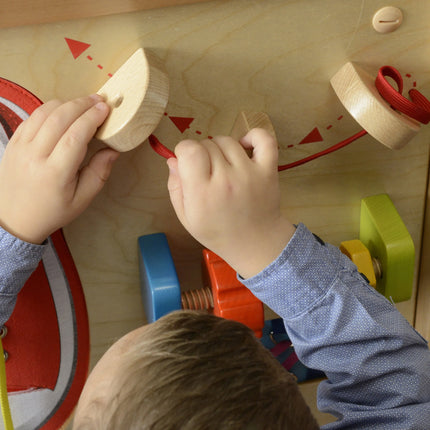 Masterkidz medinė edukacinė lenta „Rišimas, varstymas ir spalvotos formos“