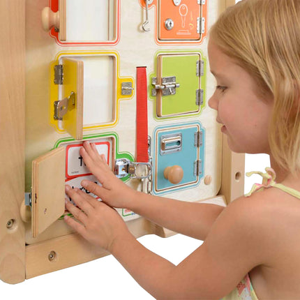 Masterkidz medinė edukacinė lenta „Užraktų atidarymas ir uždarymas“