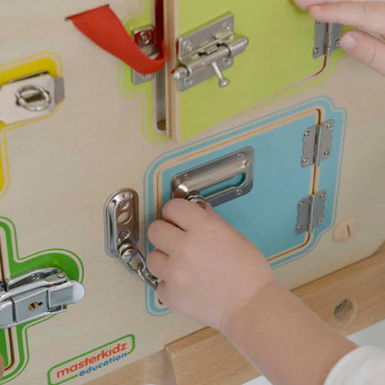Masterkidz medinė edukacinė lenta „Užraktų atidarymas ir uždarymas“