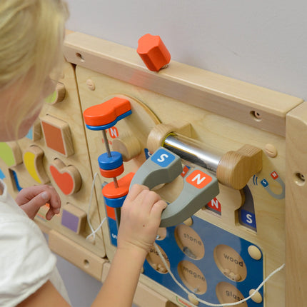 MASTERKIDZ Montessori sieninė lenta – magnetinės traukos pažinimas
