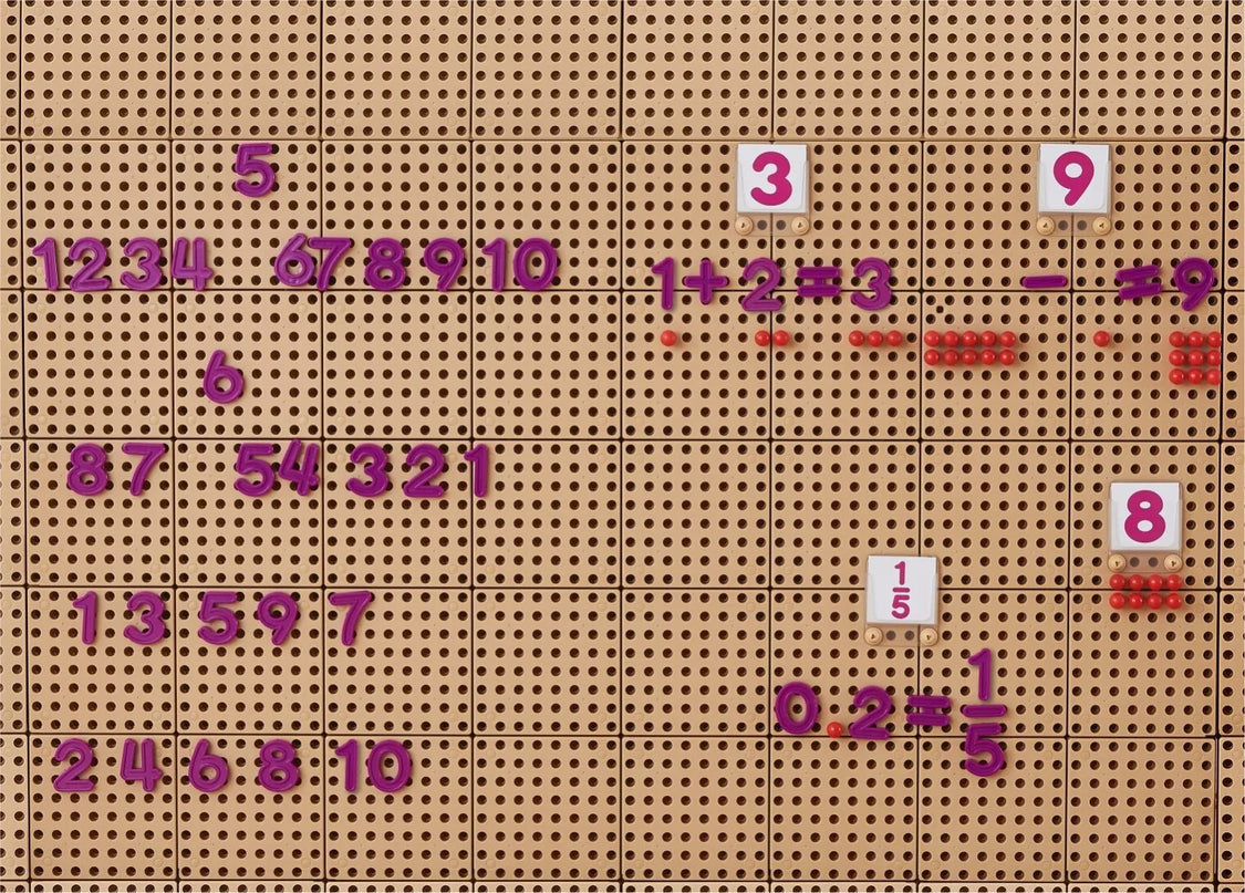 Masterkidz skaičių ir veiksmų rinkinys (82 el.) – mokymuisi ant STEM lentų