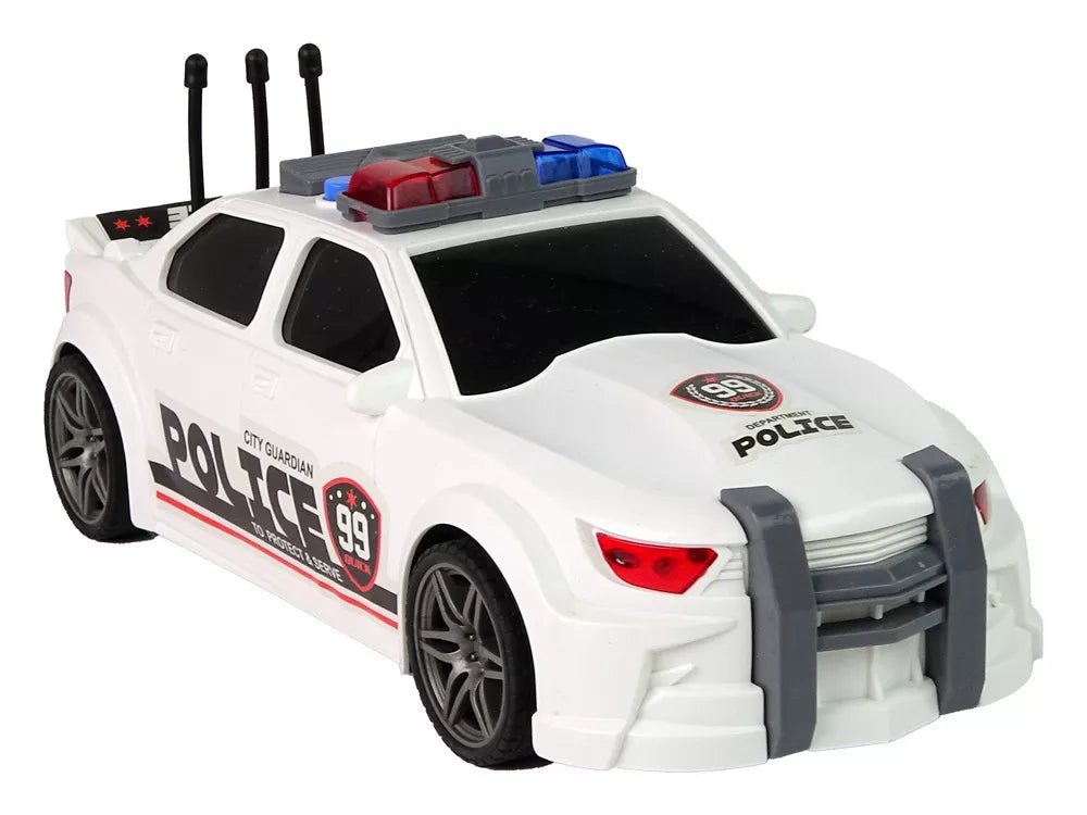 Baltas sportinis policijos automobilis