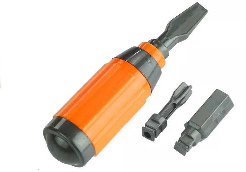 Dvi geltonos statybinės transporto priemonės su įrankiais išardymui