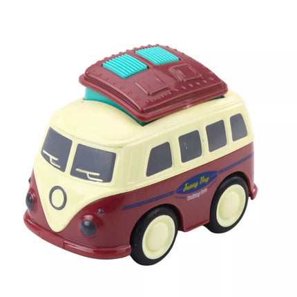 Kemperis su pavara ir judančiu bagažu ant stogo