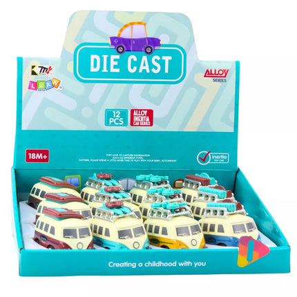 Kemperis su pavara ir judančiu bagažu ant stogo