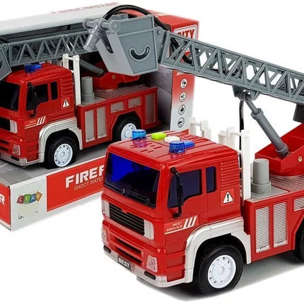 Gaisrinės mašina su trauktuvu ir kopečiomis