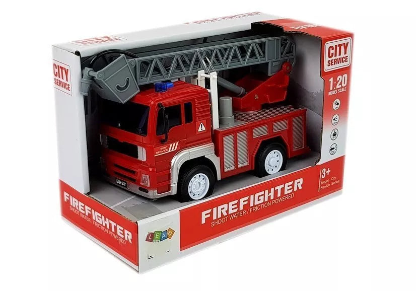 Gaisrinės mašina su trauktuvu ir kopečiomis