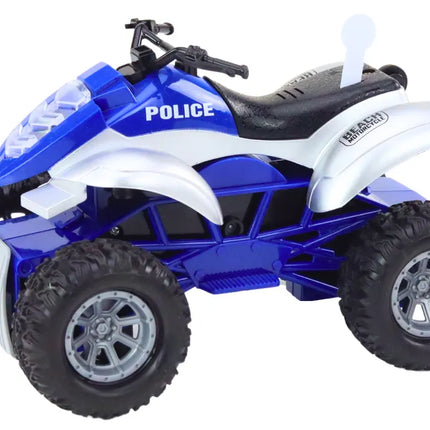 Policijos keturratis su priekaba ir motorine valtimi