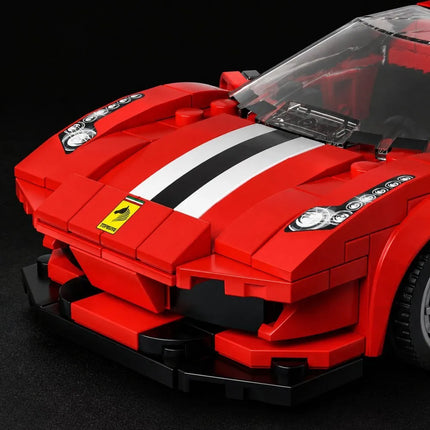 Raudonas sportinis automobilis iš 364 detalių