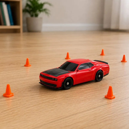 RC drifto sportinis automobilis 4WD su keičiamu kėbulu ir ratais, raudonas, 1:43