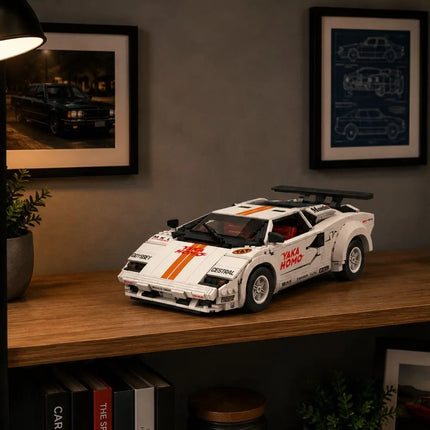 „RC White Supercar 1384“ – baltas RC sportinio automobilio konstruktorius iš 1384 detalių