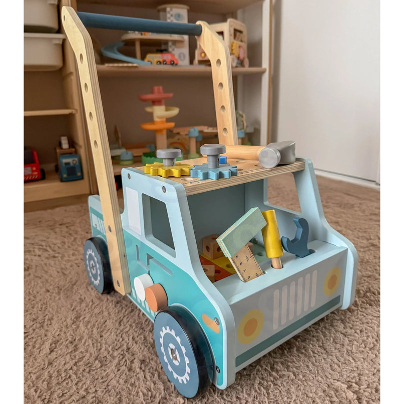 TOOKY TOY medinis stumdukas su dirbtuvėmis ir įrankių komplektu