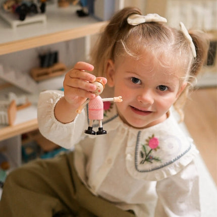 Tooky Toy modernus 3 aukštų medinis lėlių namas su 6 lėlėmis ir baldais