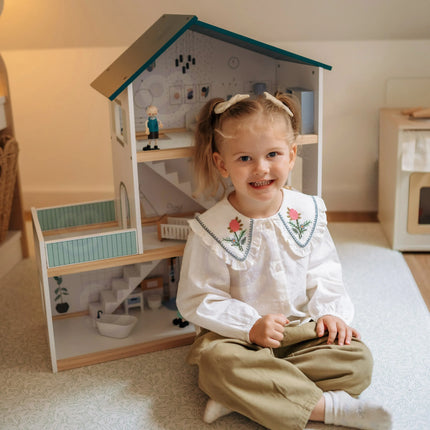 Tooky Toy modernus 3 aukštų medinis lėlių namas su 6 lėlėmis ir baldais